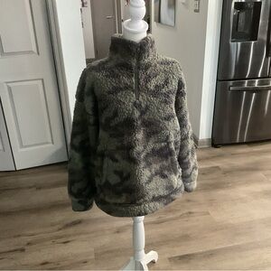 American Eagle Outfitters Olive & Gray Sherpa Half-Zip Pullover